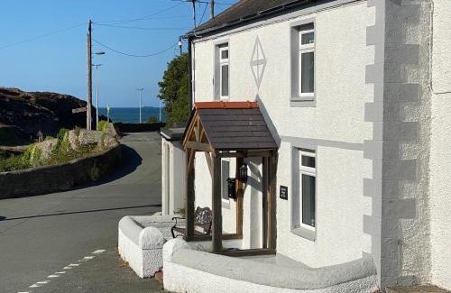Amlwch House | Royal Oak Cottage