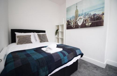 Penylan House | Royal Oak House by Tŷ SA - 5 bedroom house