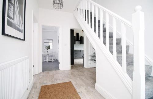 Penylan House | Royal Oak House by Tŷ SA - 5 bedroom house