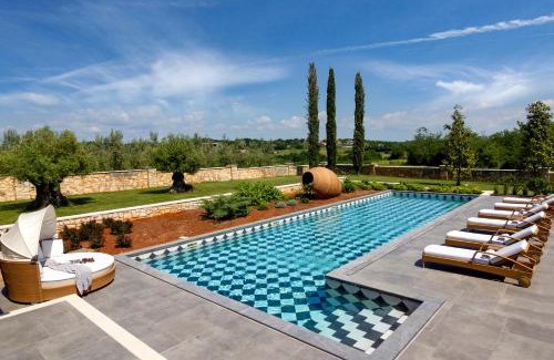 Vizinada Villa | Royal Pool in Tuscan Mansion by Don Giordano Excelsior