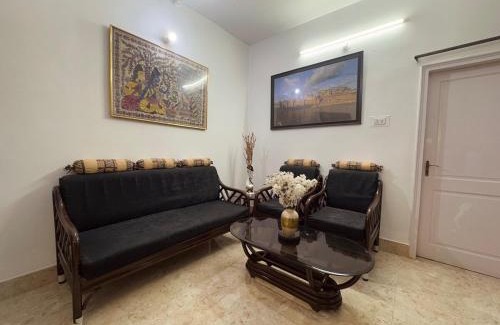 Mahmoorganj Apartment | Royal Roots VNS - Entire Place