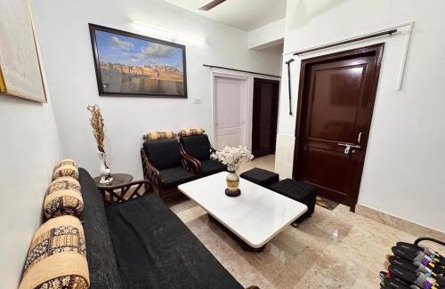 Mahmoorganj Apartment | Royal Roots VNS - Entire Place