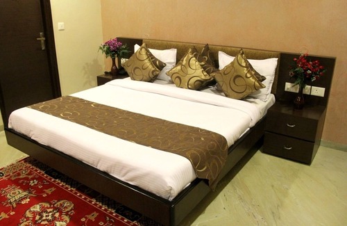 Amer Fort Road Hotel | Royal View Hotel