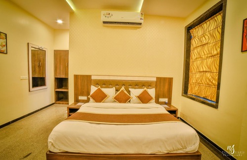 Amer Fort Road Hotel | Royal View Hotel