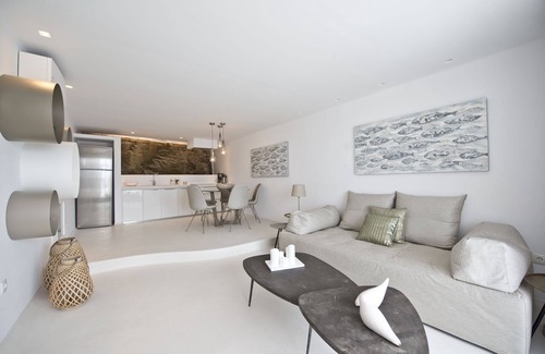 Tourlos Apartment | Ruby Suite