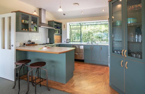 Akaroa Cottage | Rue Noyer Lookout - Akaroa Holiday Home