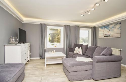 Bergen auf Ruegen Apartment | Ruhig und idyllische Lage, strandnah, gratis Nutzung vom AHOI Erlebnisbad und Sauna in Sellin - Gutshaus Silvitz FeWo 02