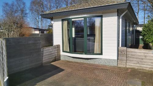 Krachtighuizen Ski Chalet | Ruim familie chalet tot 4 personen op de Veluwe Bungalowpark De Kern - All inclusive