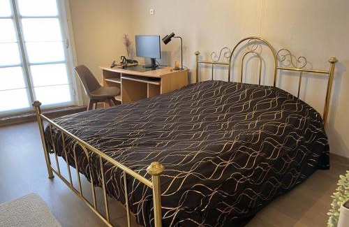 Wevelgem House | Ruime woning met privé-kamer en modern comfort