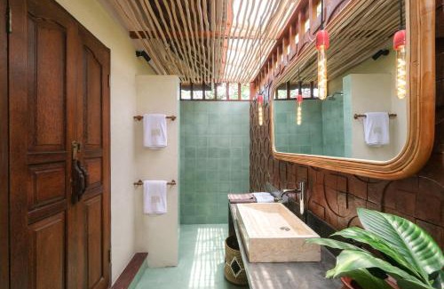 Suraberata Villa | Rumah Senang - Walk to Beach