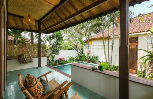 Suraberata Villa | Rumah Senang - Walk to Beach