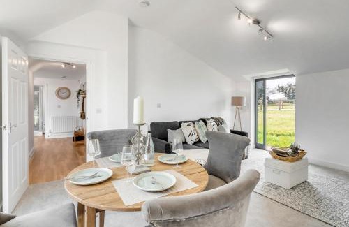 East Harling House | Rural 2-Bed Home Near Snetterton