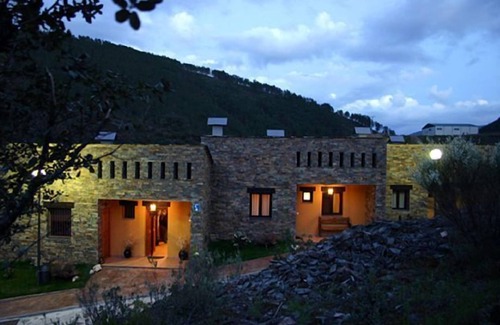 Casares de las Hurdes Cottage | Rural apartment Aldea la Cabachuela for 4 people
