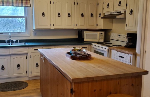 Cecil House | Rural country home only 0.5 miles to the lake. Private, beautiful sunsets!