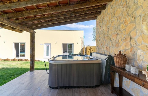 Camparca House | Rural holiday home in Netos-Almagreira with pool