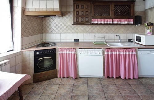 San Andres de Soria Cottage | Rural House Sierra de Tabanera in San Andres, Soria with barbecue and large garden