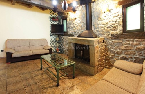 San Andres de Soria Cottage | Rural House Sierra de Tabanera in San Andres, Soria with barbecue and large garden