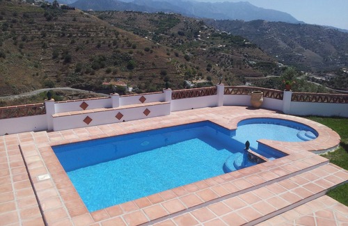 Torrox House | Rural house 15 minutes away from the beach. Private swimming pool and free WIFI