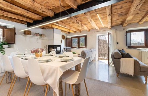 Mollo House | Rural House 'El Roure' with Mountain View, Private Pool and Wi-Fi