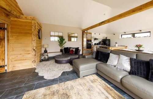 Chichester Ski Chalet | Rural Lodge Retreat with Hot Tub