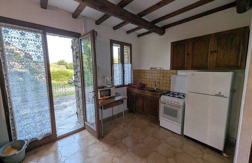 Crestet Apartment | Rustic apartment with terrace and nature view close to Vaison-la-Romaine