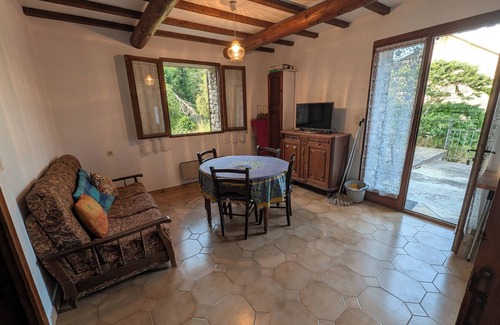 Crestet Apartment | Rustic apartment with terrace and nature view close to Vaison-la-Romaine