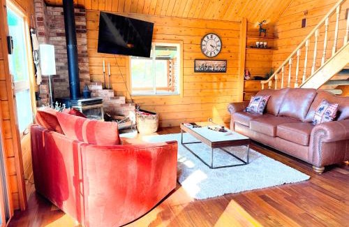 Cold Springs House | Rustic and Scenic