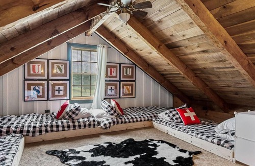 Winchester House | Rustic Cabin, Dock, Firepit, Kayaks & Games