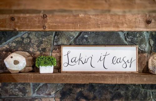 Winchester House | Rustic Cabin, Dock, Firepit, Kayaks & Games