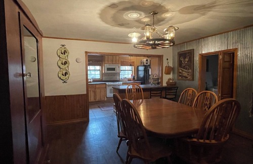 Silva House | Rustic Cabin in Hunters' Paradise!