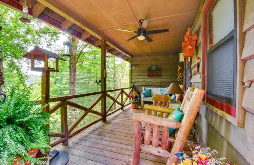 Wiley House | Rustic Cabin with Porches 8 Mi to Tallulah Gorge!