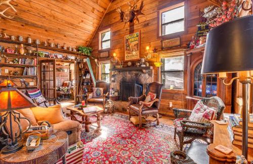 Wiley House | Rustic Cabin with Porches 8 Mi to Tallulah Gorge!