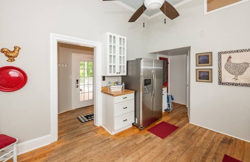 Wrightsboro House | Rustic Charm: Captivating 1920s Farmhouse