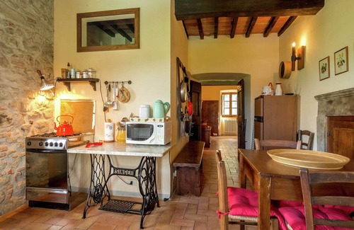 Monterchi House | Rustic Comfort with Modern Touch