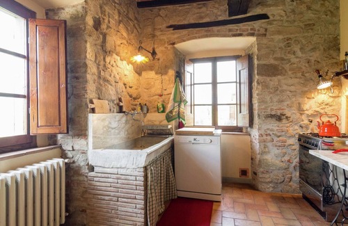 Monterchi House | Rustic Comfort with Modern Touch