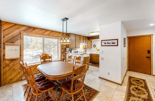 Lakeshore Condo | Rustic Condo with Shared Pool & Hot Tub - Walking Distance to Huntington Lake