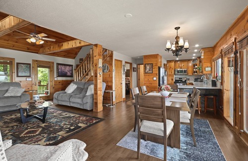 Piney Creek Cabin | Rustic Cosmic Cabin with Panoramic Mountain views!