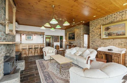 Waitpinga House | Rustic Cottage
