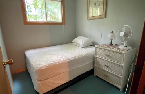 Frontenac Cottage | Rustic Cottage in the Frontenacs