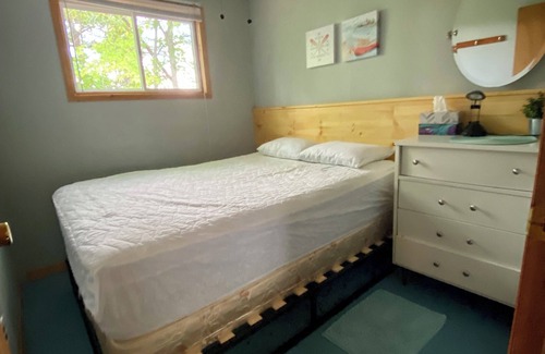 Frontenac Cottage | Rustic Cottage in the Frontenacs