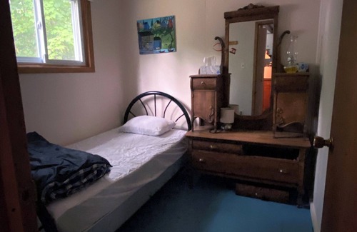 Frontenac Cottage | Rustic Cottage in the Frontenacs