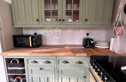 Broadwindsor House | Rustic Cottage in the Countryside