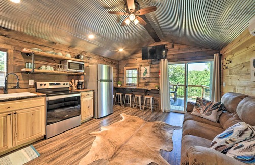 Almo Cabin | Rustic Dog-Friendly Cabin w/Deck & Fire Pit!