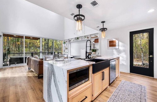 Broken Bow House | Rustic Elegance on Broken Bow OK With Pool