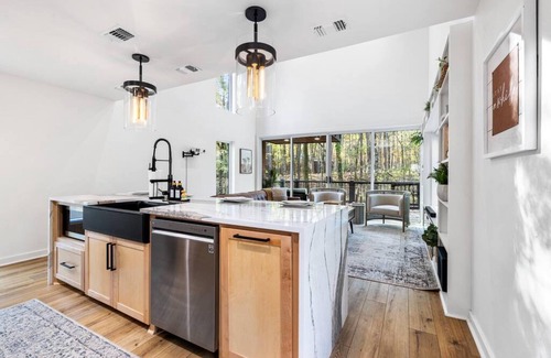 Broken Bow House | Rustic Elegance on Broken Bow OK With Pool