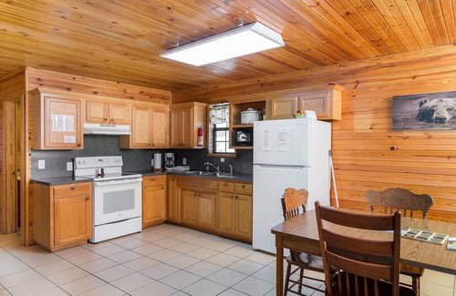 Mountainburg Cabin | Rustic Fox Den Cabin with a Hot Tub