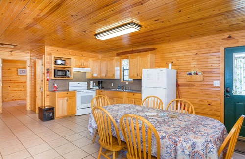 Mountainburg Cabin | Rustic Fox Den Cabin with a Hot Tub