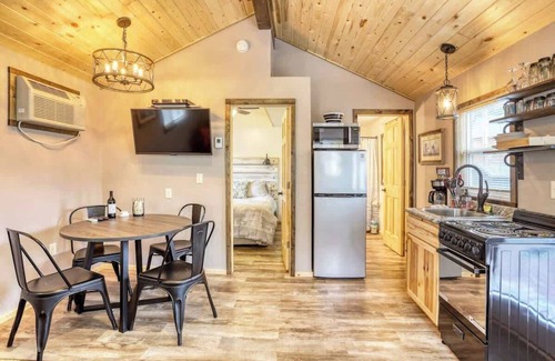 Keystone Cabin | Rustic getaway in the woods