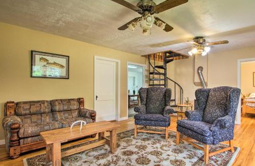 Grantsdale House | Rustic Hamilton Farmhouse Stunning Mtn Views