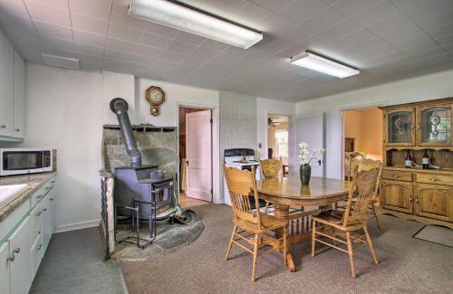 Grantsdale House | Rustic Hamilton Farmhouse Stunning Mtn Views